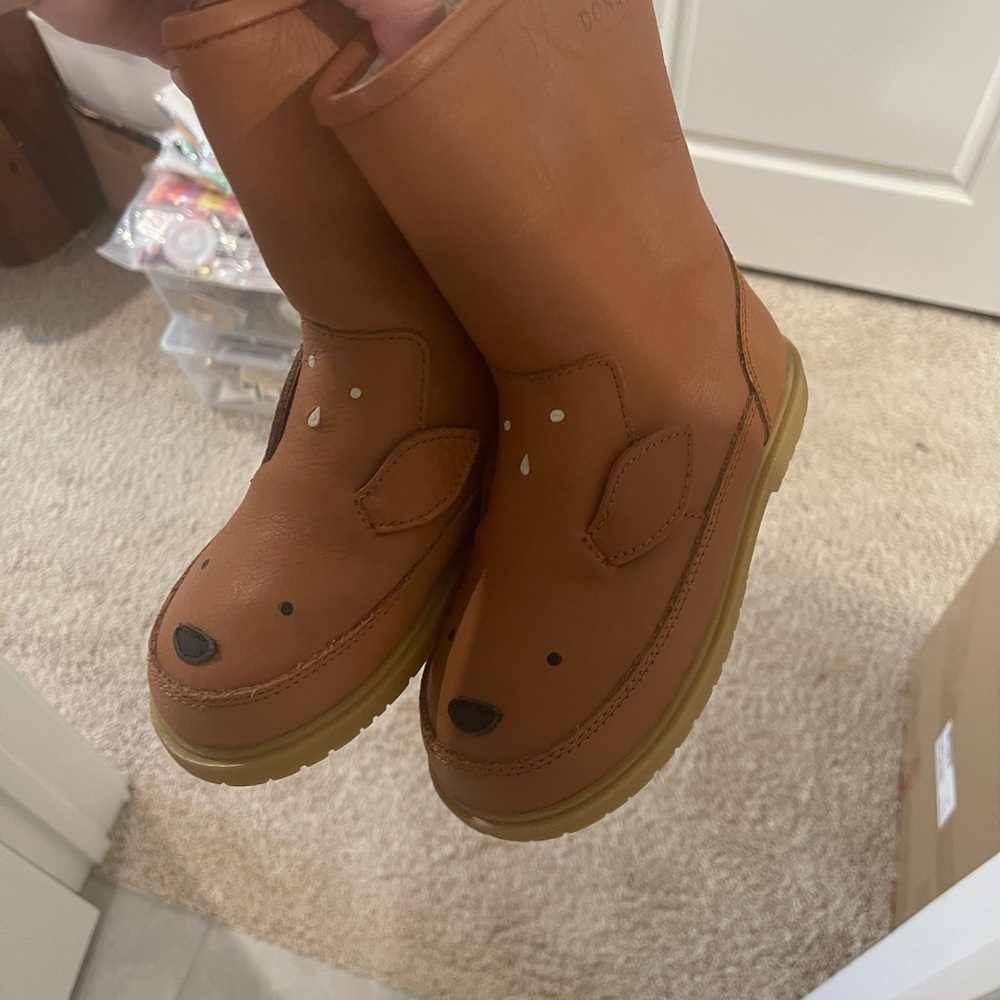 NEW never worn size 28 runs small beautiful deer aesthetic fur lined boots kids